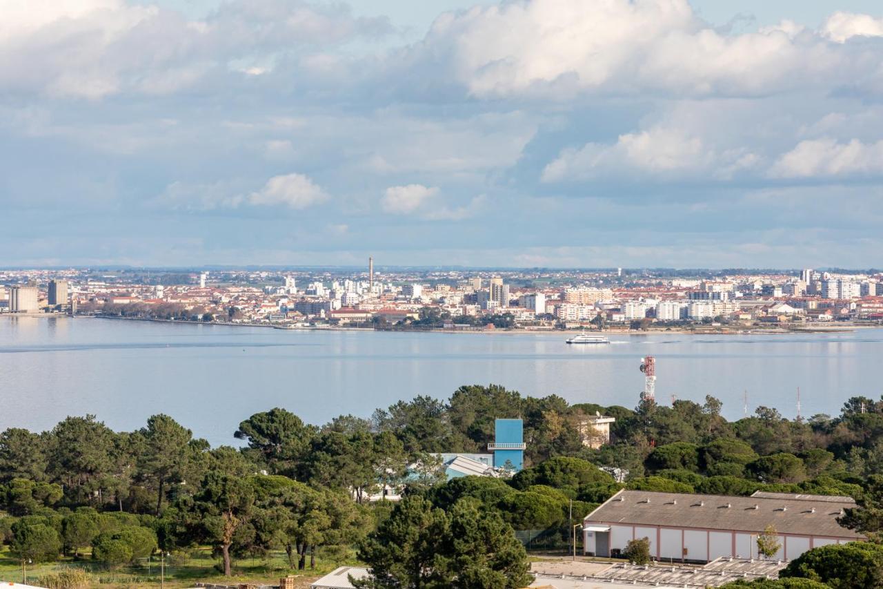 Cristo Rei Apartment - Great views&Free Parking Almada Esterno foto